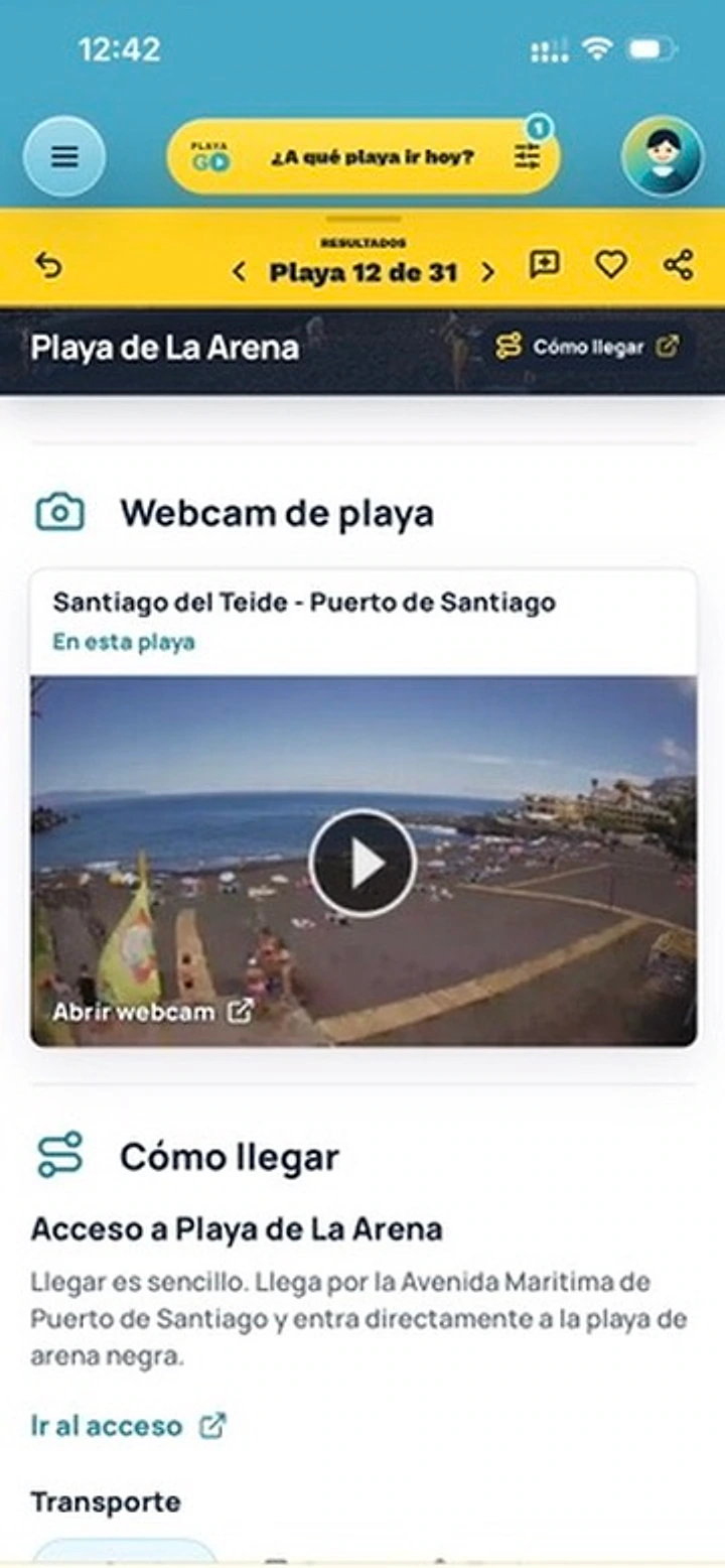 PlayaGo beach page showing the Playa de La Arena webcam preview.
